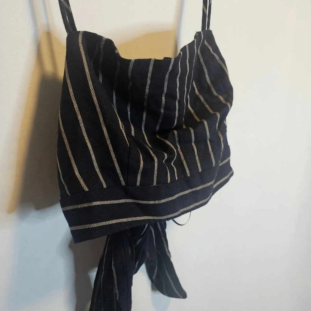 The Fifth Label Striped Tie Back Cami Crop Top US 6 Black Sleeveless Cute Medium - Picture 2 of 6